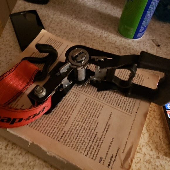 Snap-On Heavy-Duty Red Ratchet Strap - Picture 3 of 5